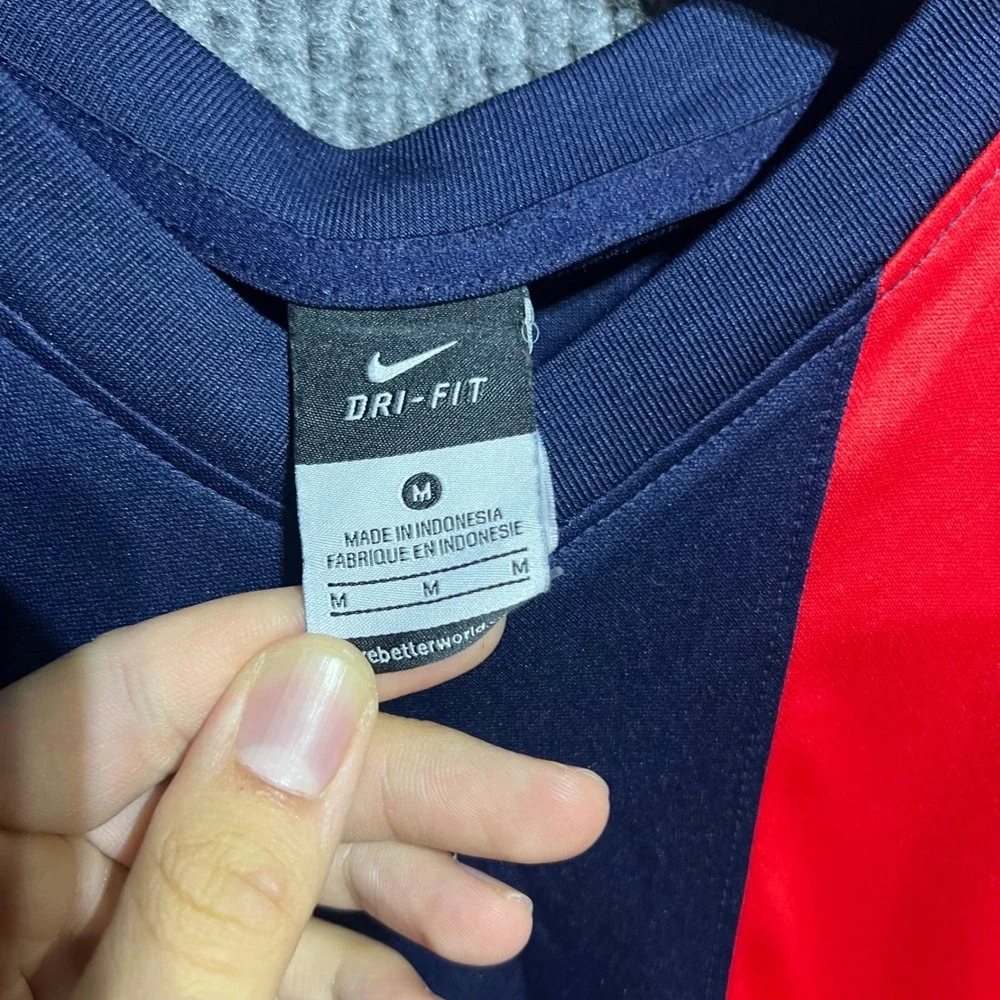 Nike Soccer Jersey Mens Medium Navy Red Dri-FIT Training Shirt Practice